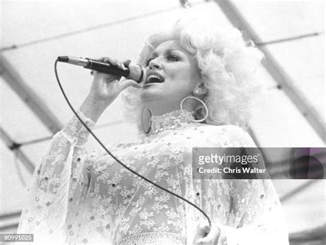 131 Dolly Parton 1978 Photos & High Res Pictures